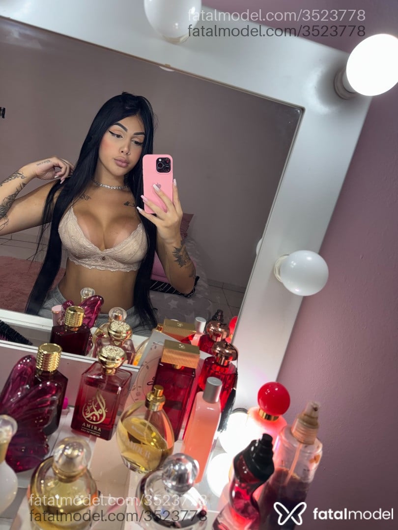 Acompanhante mulher trans morena (o) de olhos castanhos - Júlia Matias
