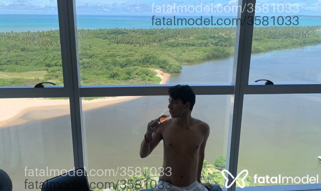 Acompanhante homem com cabelo castanho de olhos castanhos - Ricardo