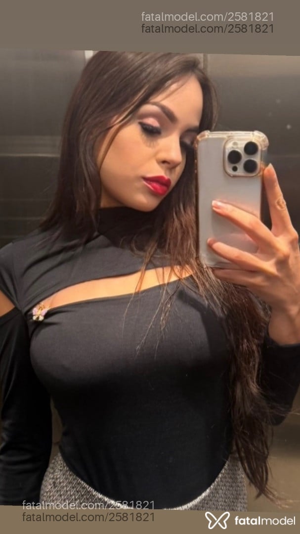 Acompanhante mulher morena (o) de olhos castanhos - Yasmin