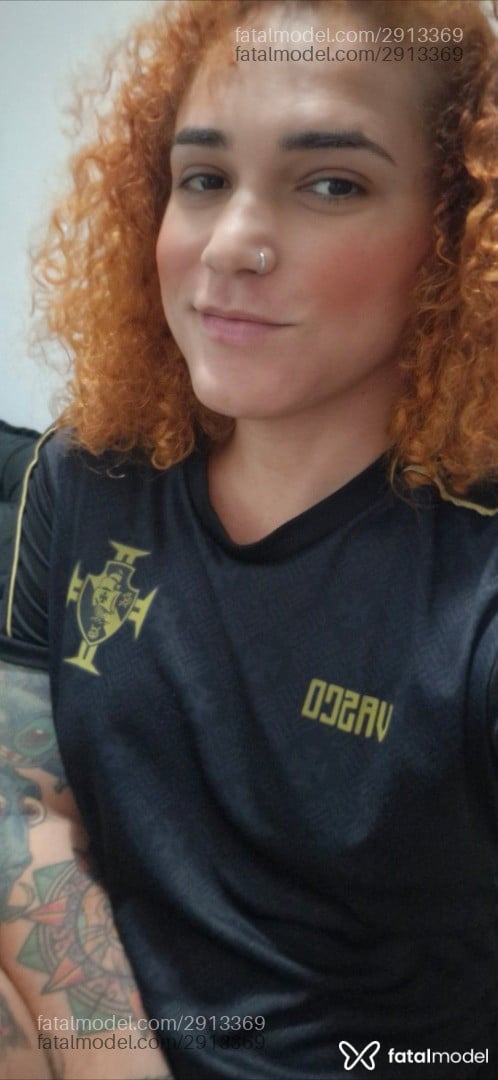 Acompanhante mulher trans ruiva (o) de olhos pretos - Domme Isis