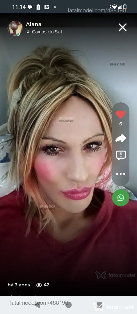Acompanhante mulher trans loira (o) de olhos mel - Alana