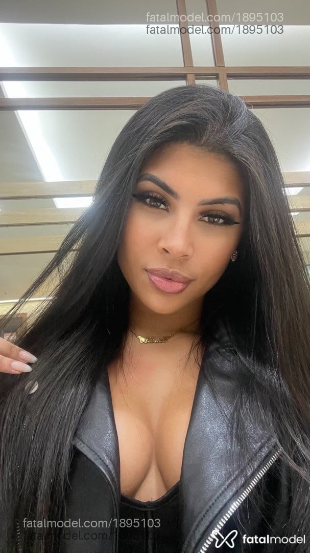 Acompanhante mulher morena (o) de olhos mel - Estella