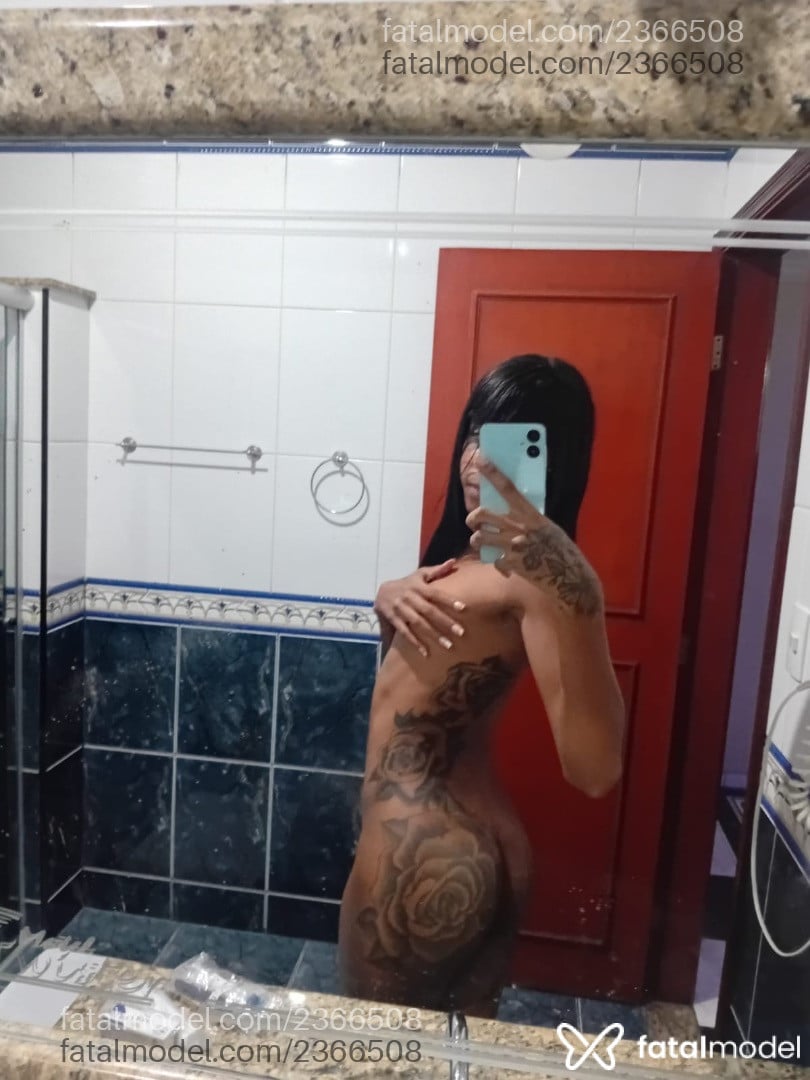 Acompanhante mulher trans morena (o) de olhos pretos - Victoria
