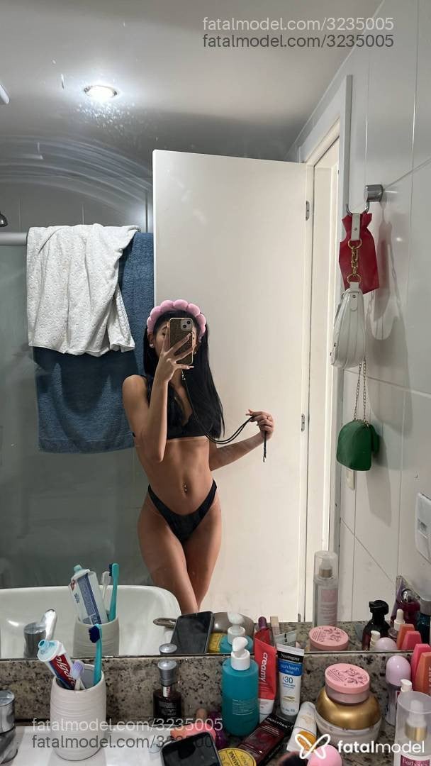 Acompanhante mulher morena (o) de olhos mel - Agata Soya Acompanhante mulher morena (o) de olhos mel - Agata Soya
