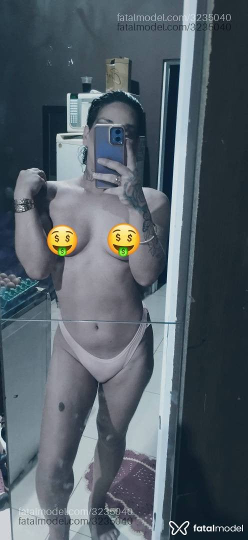 Acompanhante mulher trans com cabelo castanho de olhos castanhos - Thays Orrayo