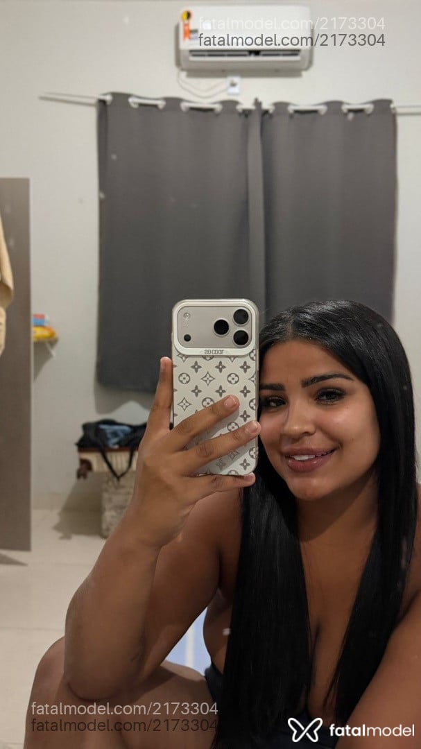 Acompanhante mulher com cabelo castanho de olhos castanhos - Camilly