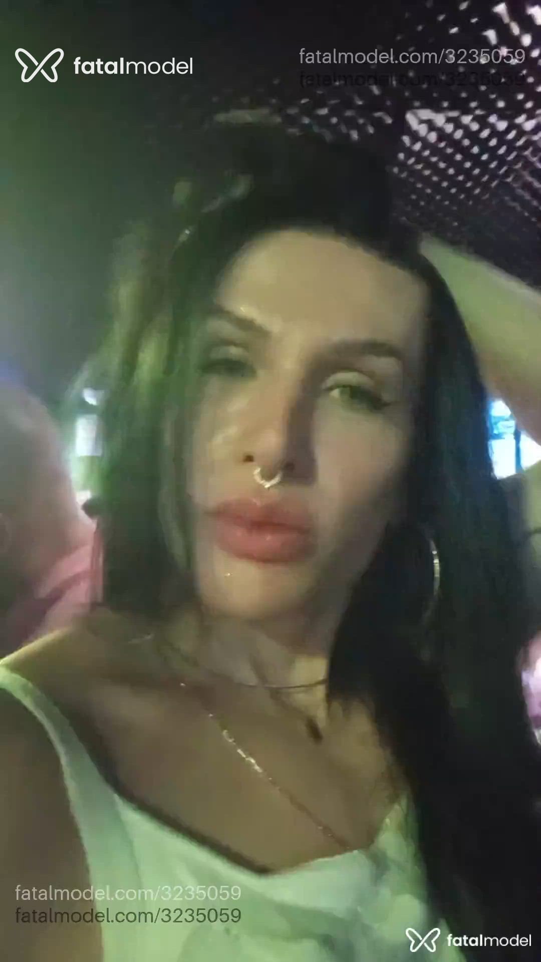 Acompanhante mulher trans morena (o) de olhos azuis - Bruna