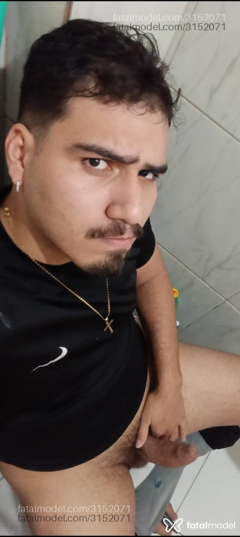 Acompanhante homem com cabelo castanho de olhos castanhos - Veigar