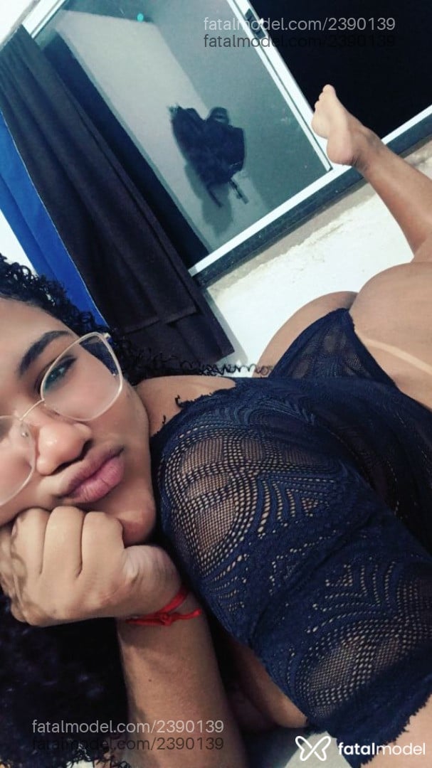 Acompanhante mulher morena (o) de olhos pretos - Lucy
