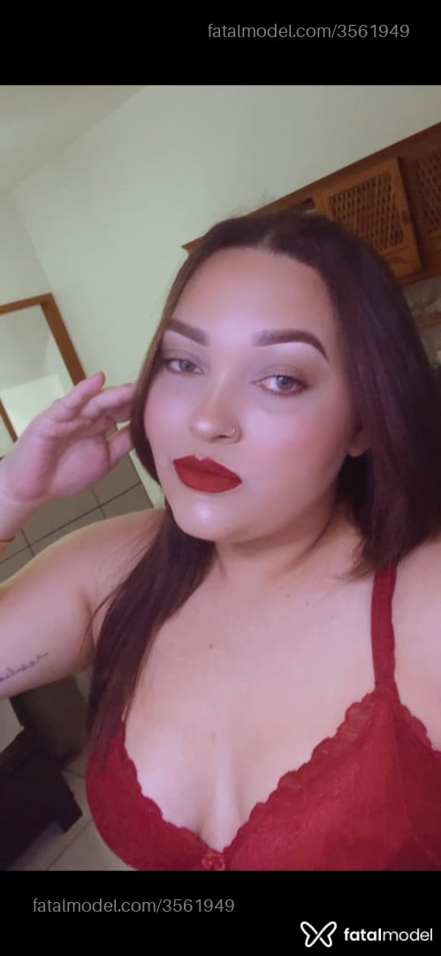 Acompanhante mulher com cabelo castanho de olhos verdes - Beatriz