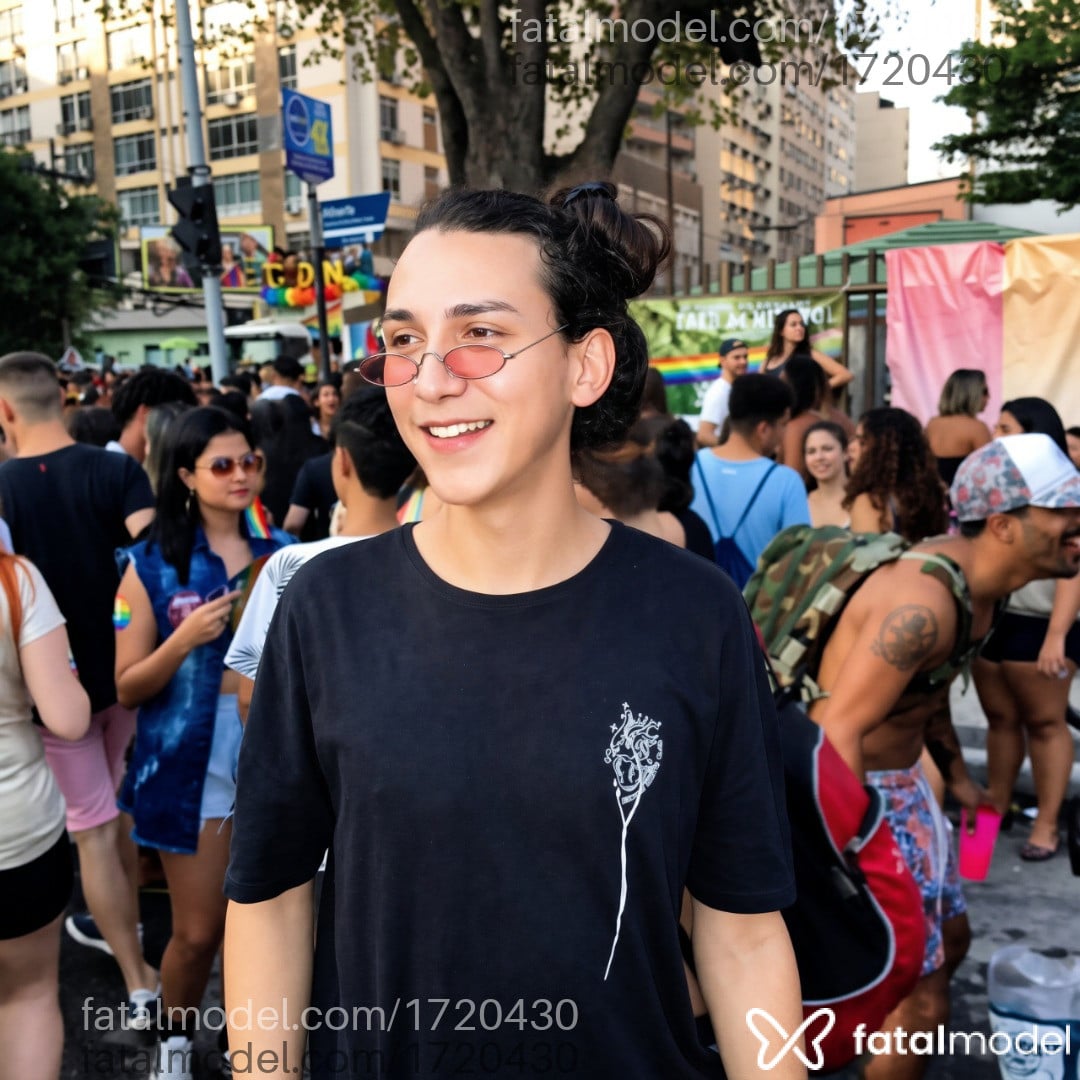 Acompanhante mulher trans morena (o) de olhos castanhos - Lua