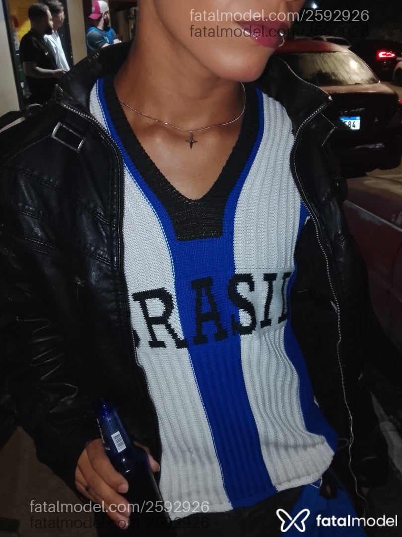 Acompanhante homem morena (o) de olhos castanhos - Louis