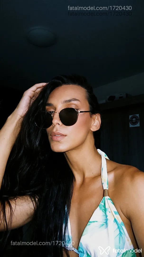 Acompanhante mulher trans morena (o) de olhos castanhos - Lua
