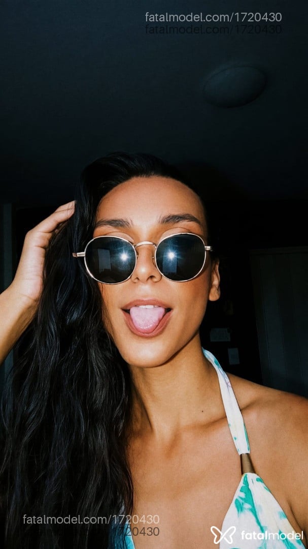 Acompanhante mulher trans morena (o) de olhos castanhos - Lua
