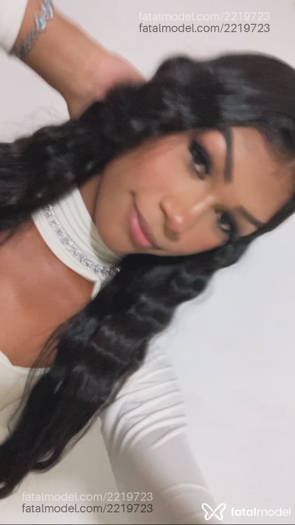 Acompanhante mulher trans com cabelo castanho de olhos castanhos - Vanessa Goncallvez
