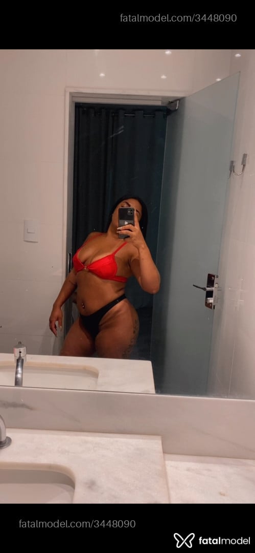 Acompanhante mulher morena (o) de olhos pretos - Bruna
