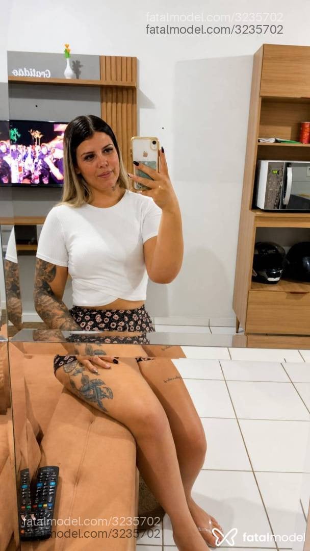 Acompanhante mulher loira (o) de olhos castanhos em Chapecó Acompanhante mulher loira (o) de olhos castanhos em Chapecó - Melissa