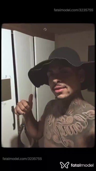 Acompanhante homem morena (o) de olhos castanhos em Taubaté - Santos