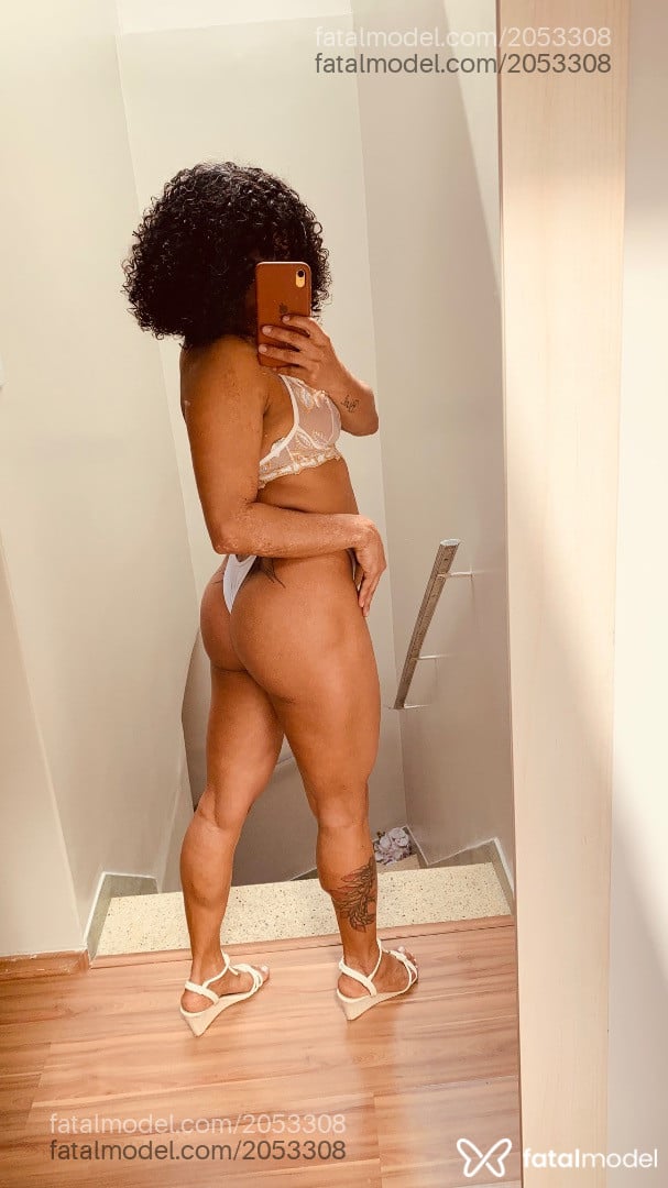 Acompanhante mulher com cabelo castanho de olhos castanhos - Cali