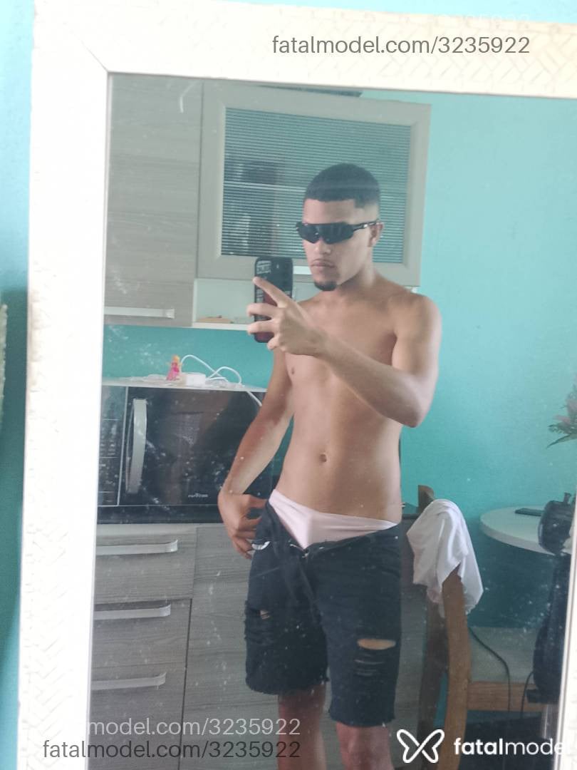 Acompanhante homem morena (o) de olhos castanhos - Phelipe Salles