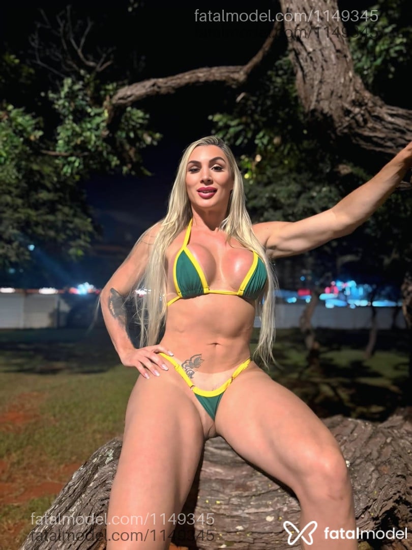 Acompanhante travesti loira (o) de olhos mel - Renata Alves