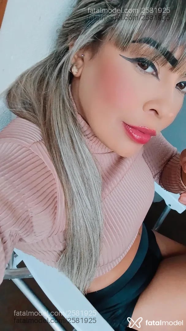 Acompanhante mulher loira (o) de olhos castanhos - Gabriella Ribeiro