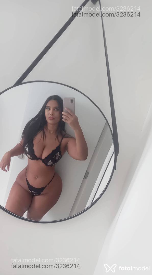 Acompanhante mulher morena (o) de olhos castanhos - Isis