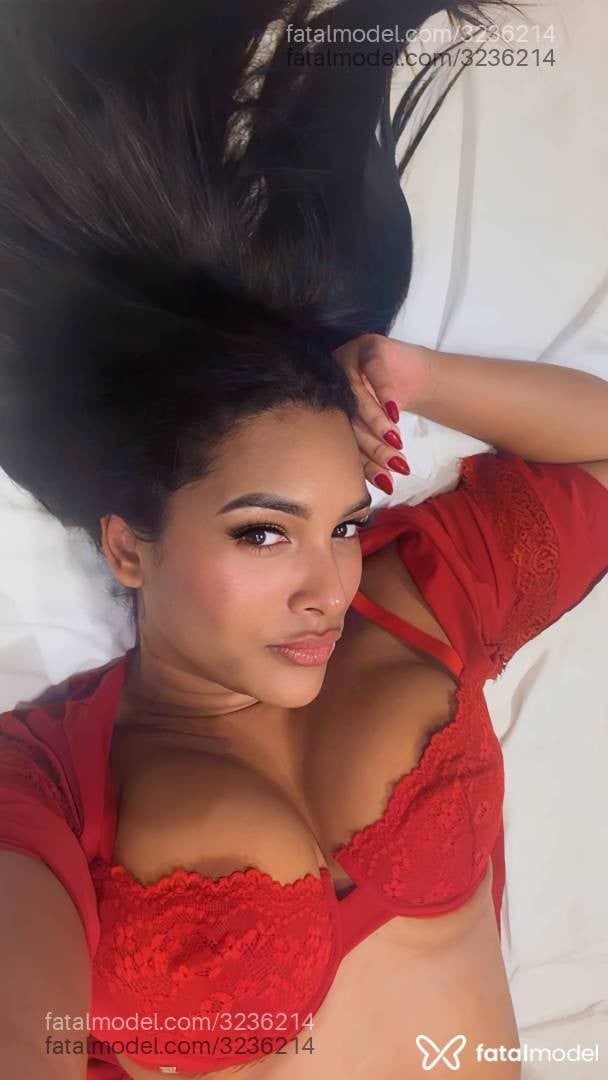 Acompanhante mulher morena (o) de olhos castanhos - Isis