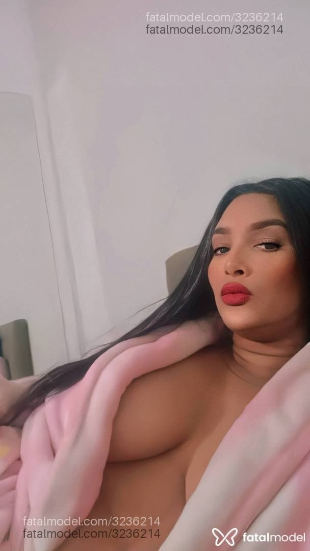 Acompanhante mulher morena (o) de olhos castanhos - Isis
