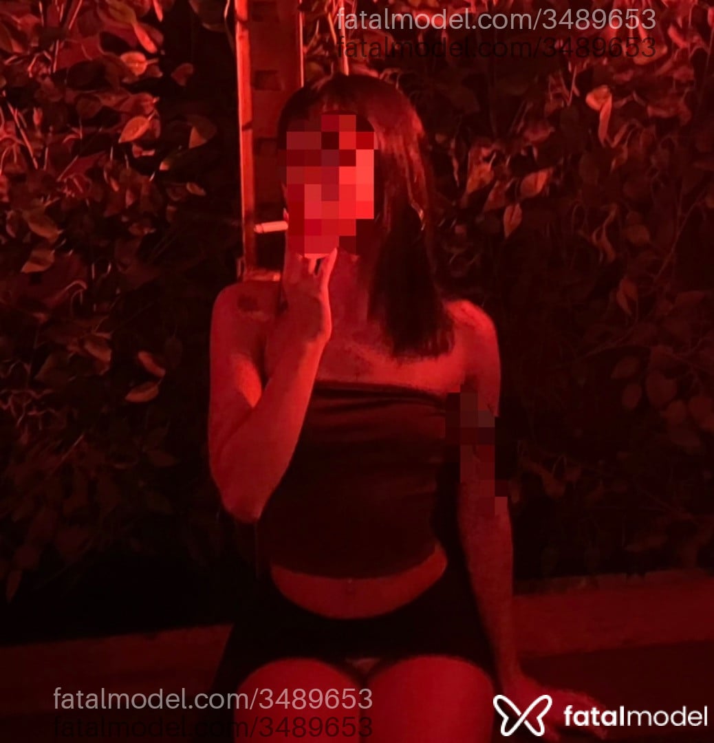 Acompanhante mulher com cabelo castanho de olhos pretos - Beatriz