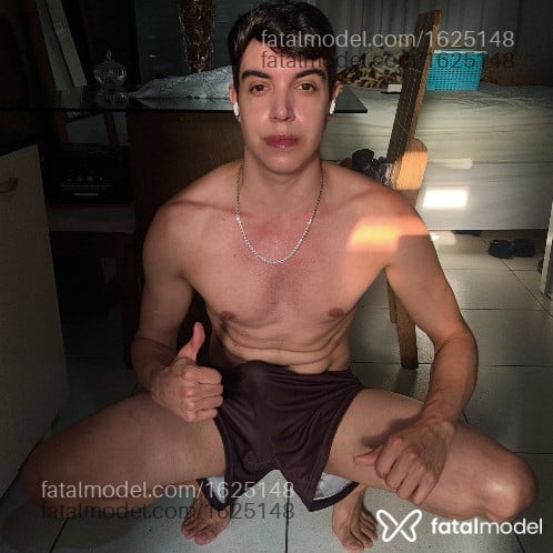 Acompanhante homem com cabelo castanho de olhos castanhos - Viny Souza