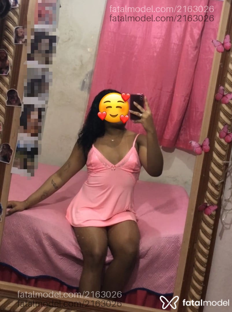 Acompanhante mulher trans com cabelo castanho de olhos castanhos - Raissa