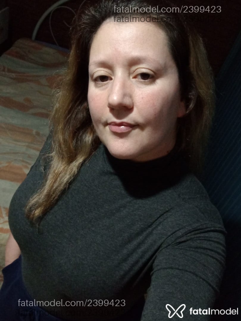 Acompanhante mulher loira (o) de olhos castanhos - Rohh Santos