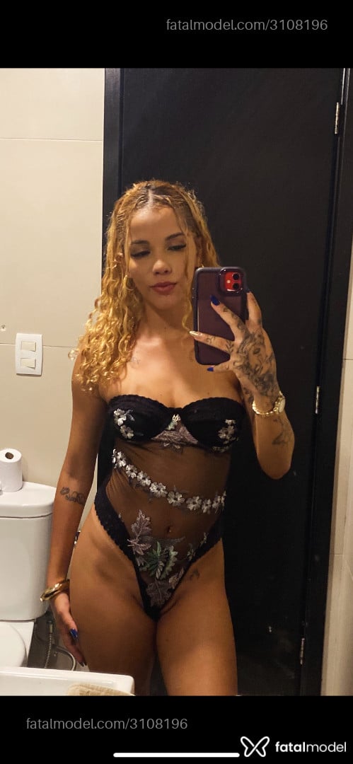 Acompanhante mulher loira (o) de olhos castanhos - Yasmin Dias