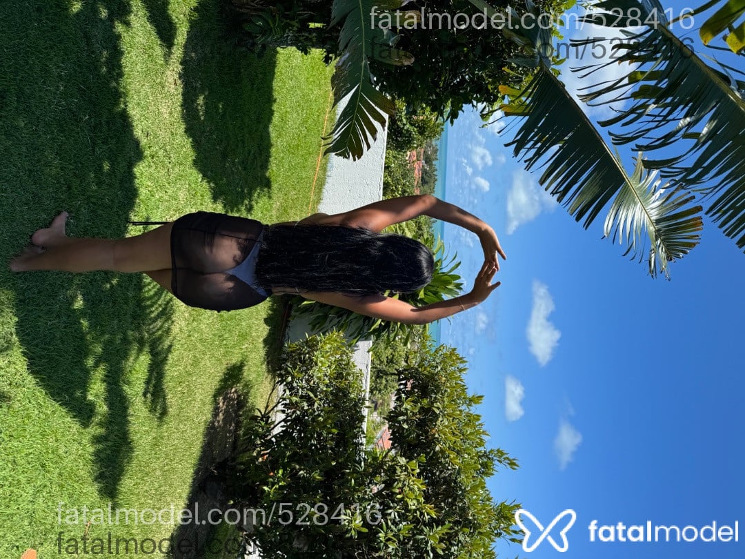 Acompanhante mulher com cabelo castanho de olhos pretos - Luiza