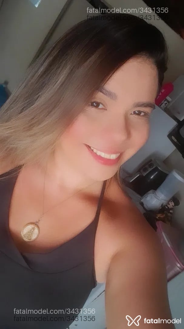 Acompanhante mulher loira (o) de olhos pretos - Emanuela