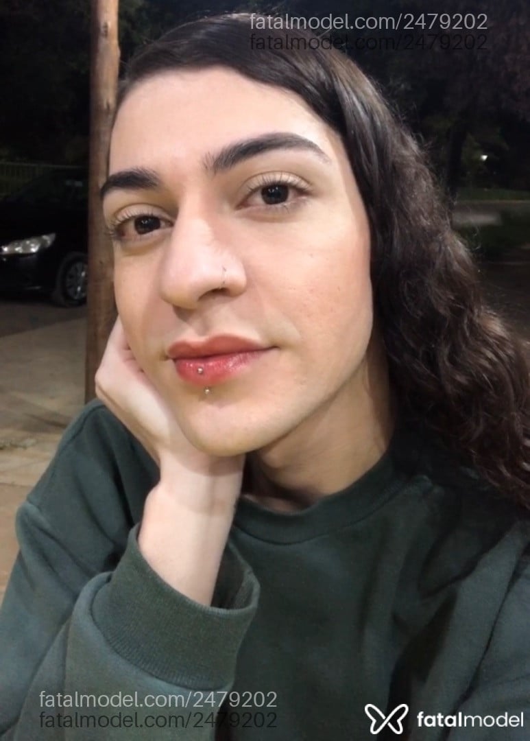 Acompanhante mulher trans com cabelo castanho de olhos castanhos - Vitória Alkmim