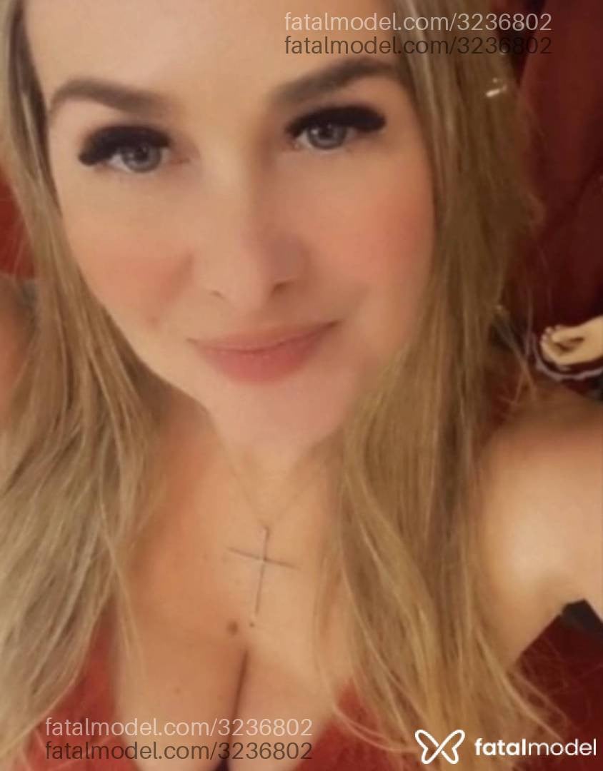 Acompanhante mulher loira (o) de olhos verdes - Ruby Saint