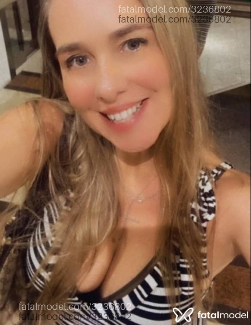 Acompanhante mulher loira (o) de olhos verdes - Ruby Saint