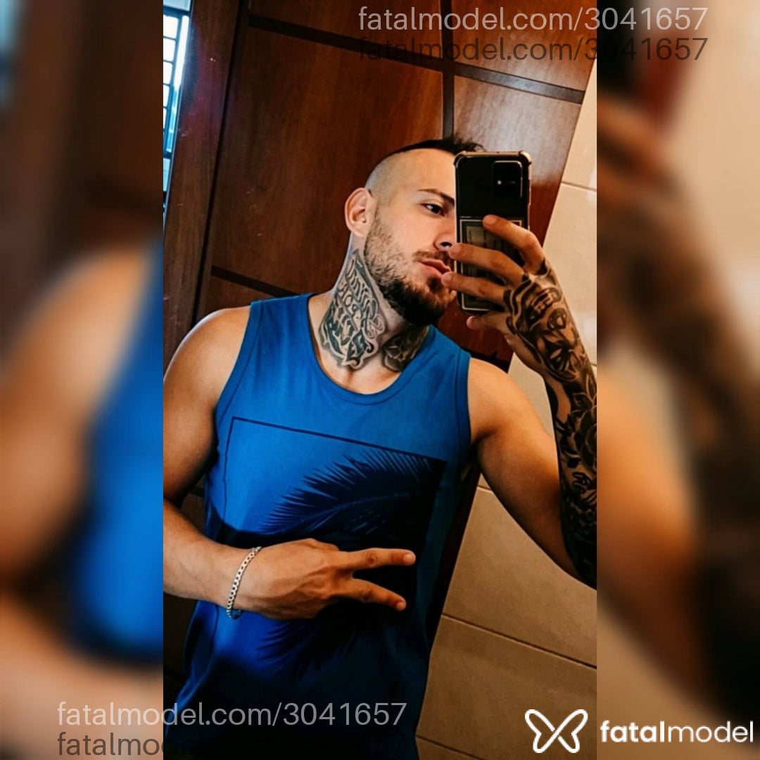 Acompanhante homem com cabelo castanho de olhos castanhos - Alexander