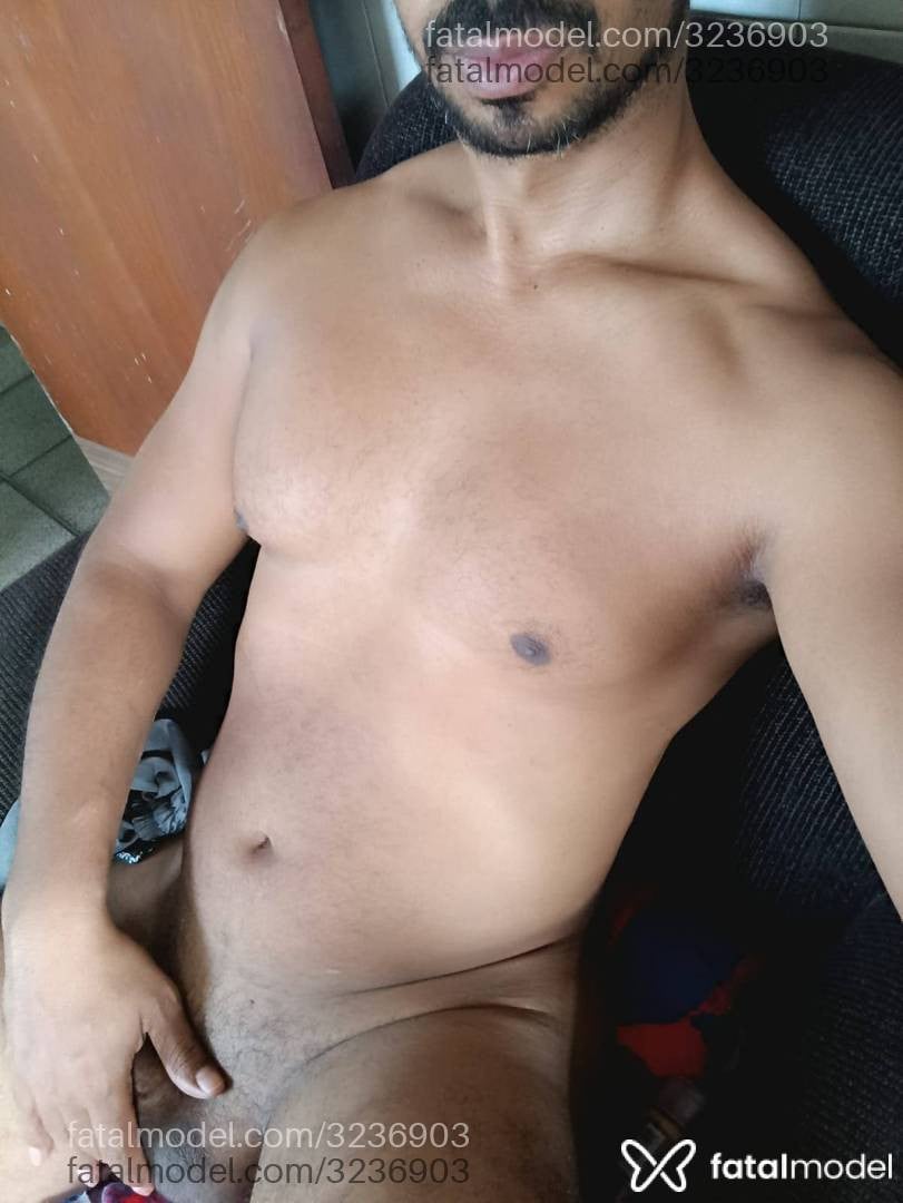 Acompanhante homem com cabelo castanho de olhos pretos - Marco Ribeiro Acompanhante homem com cabelo castanho de olhos pretos - Marco Ribeiro
