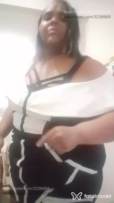 Acompanhante mulher morena (o) de olhos castanhos em Janaúba Acompanhante mulher morena (o) de olhos castanhos em Janaúba - Saraaaa