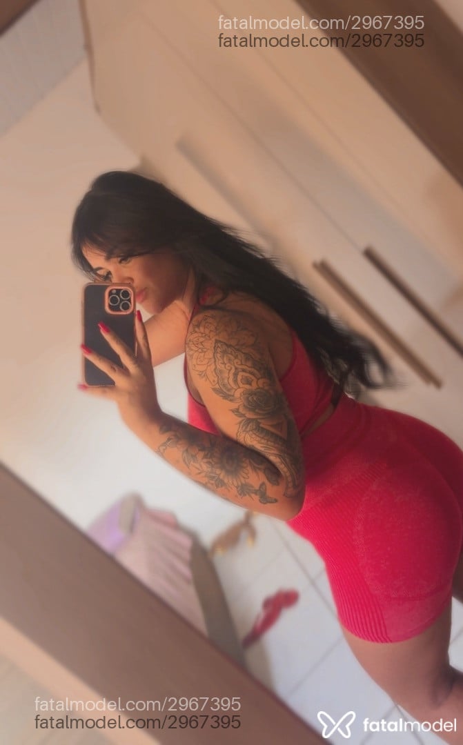 Acompanhante mulher morena (o) de olhos mel - Carolina