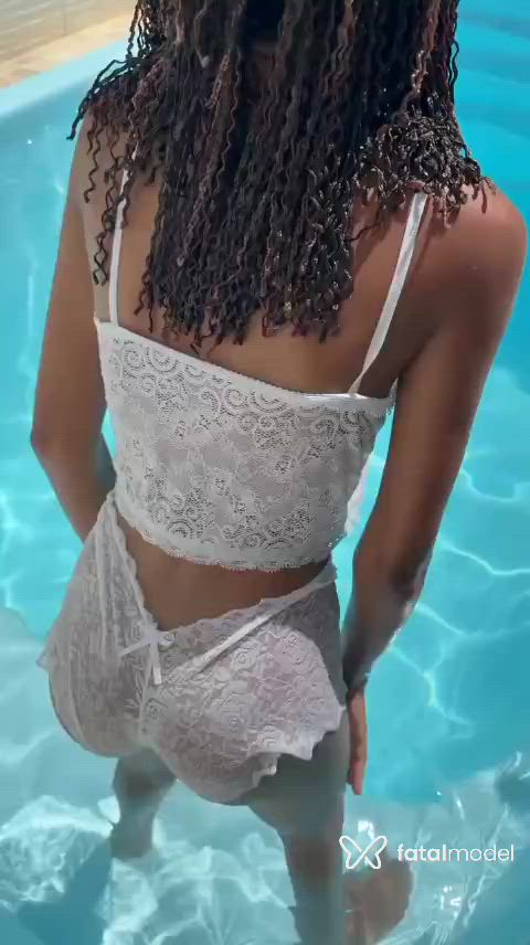 Acompanhante mulher com cabelo colorido de olhos castanhos - Lua
