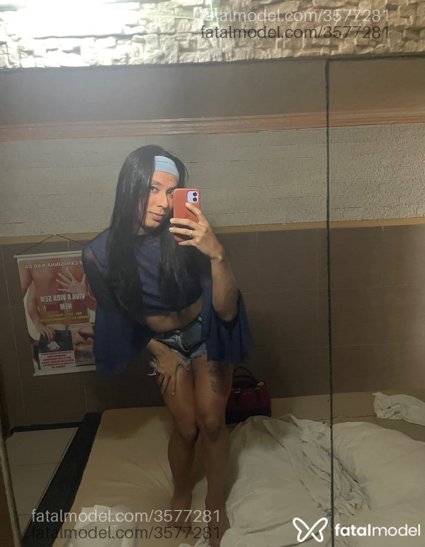 Acompanhante mulher trans morena (o) de olhos pretos - Sah Morena