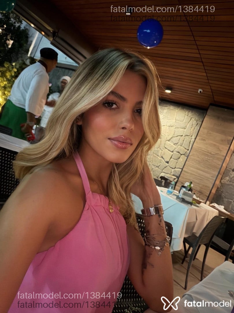 Acompanhante mulher loira (o) de olhos mel - Alicy
