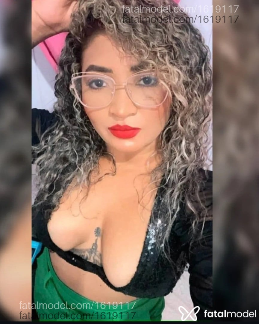 Acompanhante mulher loira (o) de olhos castanhos - Bia Montenegro