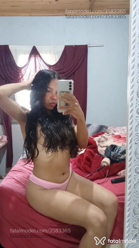 Acompanhante mulher morena (o) de olhos castanhos - Morena
