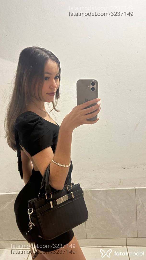 Acompanhante mulher com cabelo castanho de olhos castanhos em Tubarão Acompanhante mulher com cabelo castanho de olhos castanhos em Tubarão - Angel