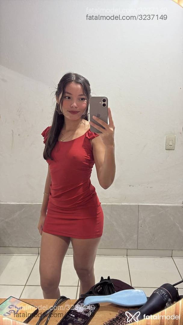 Acompanhante mulher com cabelo castanho de olhos castanhos em Tubarão - Angel